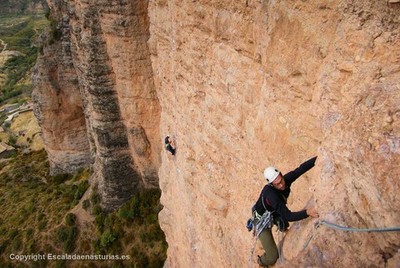 Escalada Guiada a Los Mallos de Riglos
