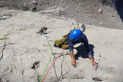 Amistad con el Diablo – Cara Este Naranjo de Bulnes